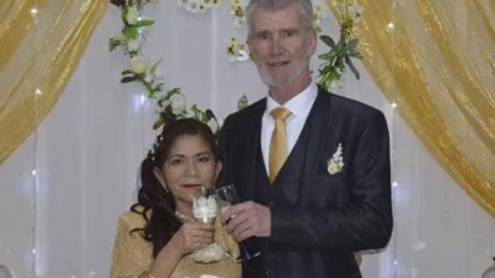 Mujer presume haber encontrado al amor de su vida a los 60 años