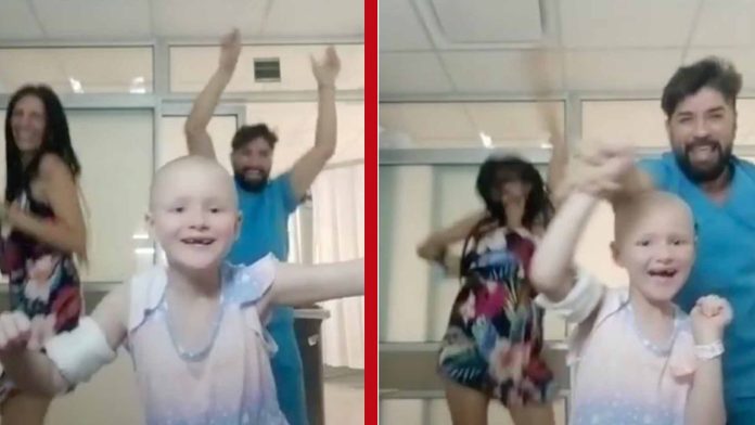 Niña con cáncer baila junto a su enfermero para celebrar su última quimioterapia