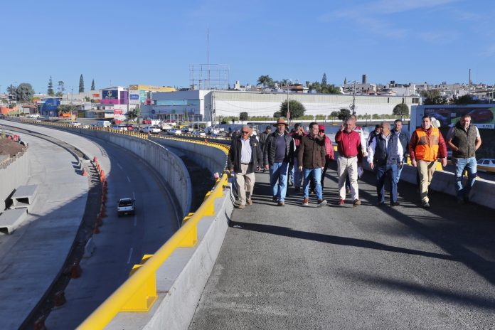 Gobernador y SCOP supervisan avances en distribuidor vial de salida a Mil Cumbres