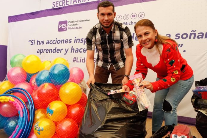 Diputada del PES ayuda a Los Reyes Magos