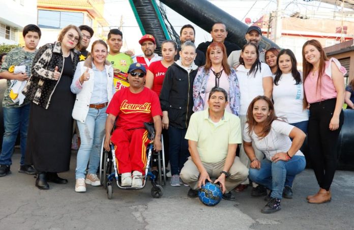 Niñas y niños michoacanos, recibieron Reyes Magos y a un ¨Fantasma¨