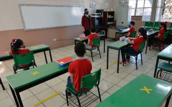 Más de 1 millón de alumnos regresan a la escuela este lunes en Michoacán