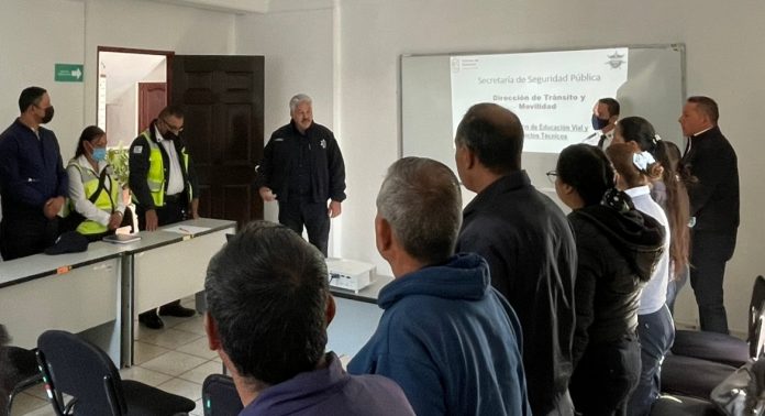Tránsito y Movilidad concientiza a estudiantes y docentes en seguridad vial