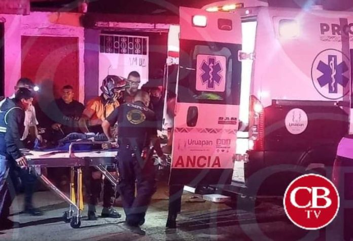 Se meten a su casa en Uruapan y lo atacan a balazos