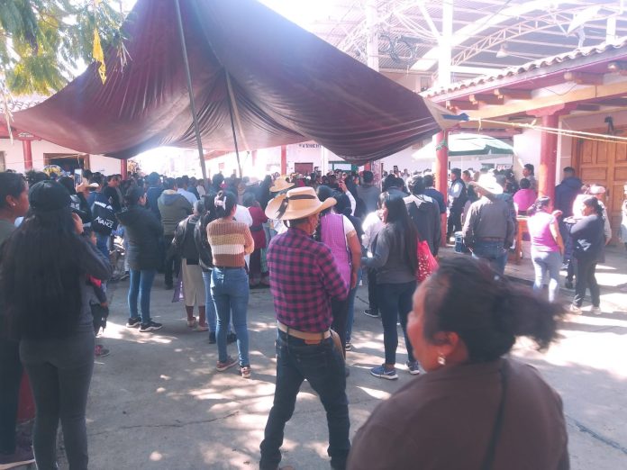 Con violencia y enfrentamientos; presiente de Erongarícuaro impide consulta de los pueblos indígenas