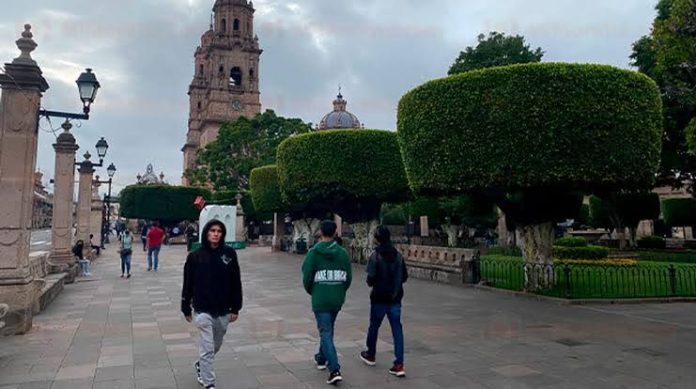 Ponte un chaquetón y bufanda que Morelia amaneció muy frío