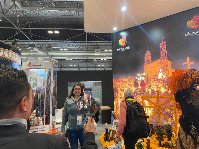 La mariposa monarca llega a la feria de León, en impresionante pantalla gigante