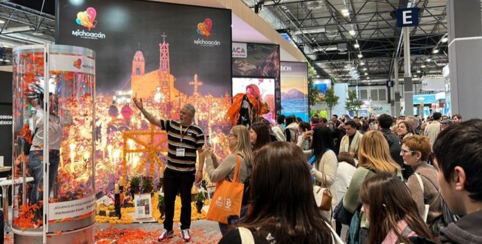 En España, fortalece Michoacán citas de negocios, a la par de atención al público en la FITUR