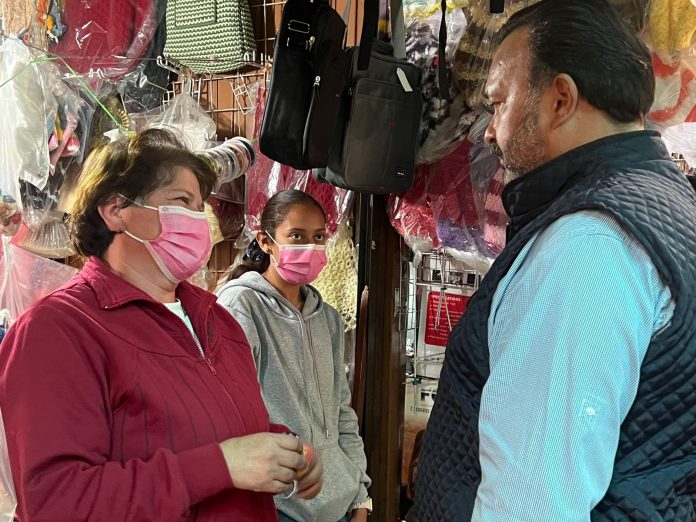 Julio Arreola atiende demandas de gran parte de locatarios del Mercado Municipal de Pátzcuaro