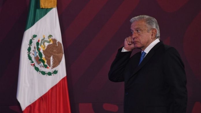 AMLO: UNAM no dio acciones concretas en caso de tesis, 'puro choro mareador'