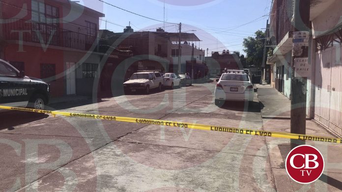 Hallan muerto a un joven en una cancha de Morelia
