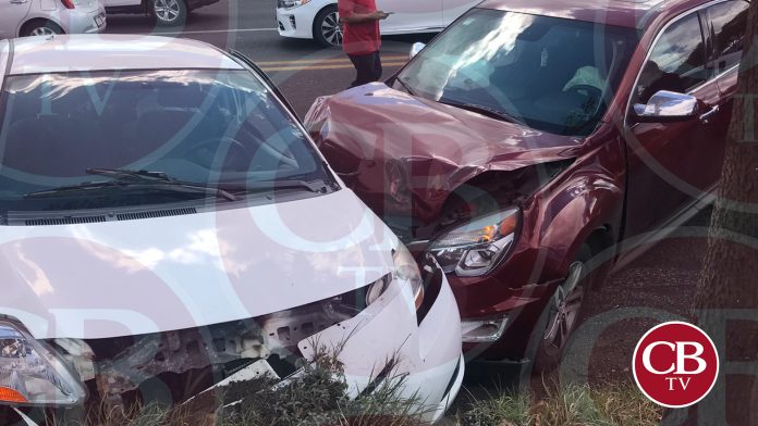 Auto y camioneta quedan desbaratados en la salida a Quiroga