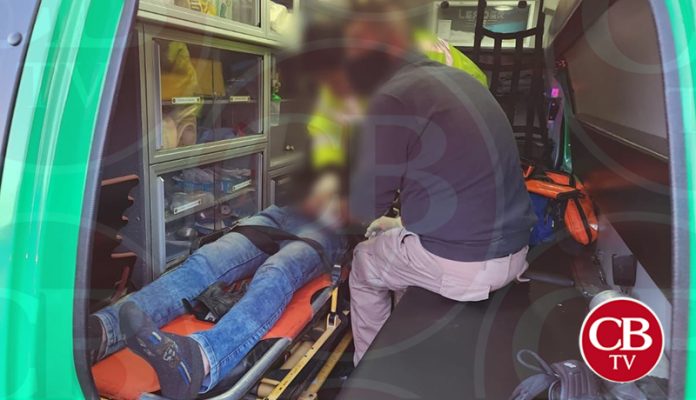 ¡Otro más! Motociclista herido al chocar contra camioneta en Zamora