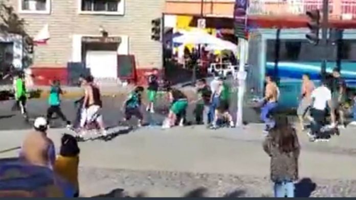 VIDEO: Captan brutal golpiza entre aficionados de Toluca y León