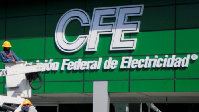 En Michoacán narcos obligan a empleados de la CFE a transportar armas