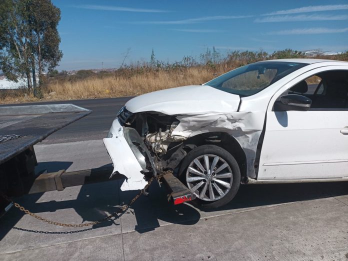 Choque rumbo al antiguo recinto ferial, uno de los conductores resultó herido