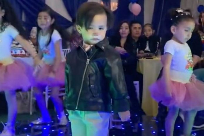 VIDEO: Pequeño realiza el baile de 