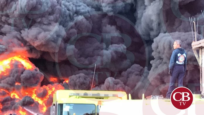 Clausuran empresa responsable de incendio de llantas en Tarimbaro