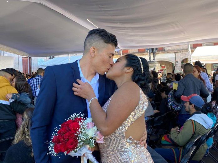 Mil 800 parejas se casaron el día de los enamorados en Michoacán