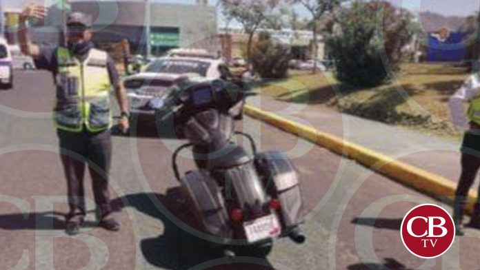 Tránsitos estatales recuperan moto robada y detienen al conductor