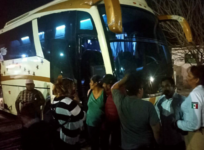 Chofer de autobús abandona a pasajeros por irse a emborrachar en Durango