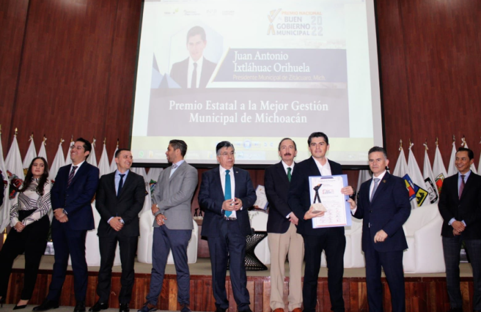 Recibe Toño Ixtláhuac Premio a la Mejor Gestión Integral Municipal del Estado