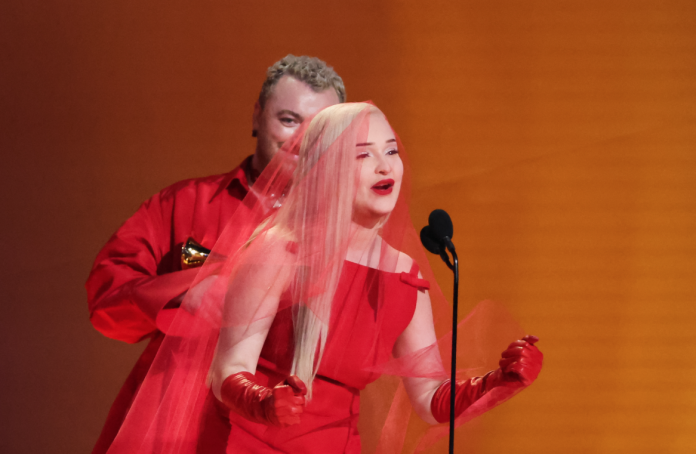 Kim Petras: La primera cantante transgénero en ganar un Grammy