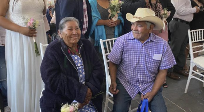 Tras 57 años en unión libre; abuelitos unieron su vida este 14 de febrero
