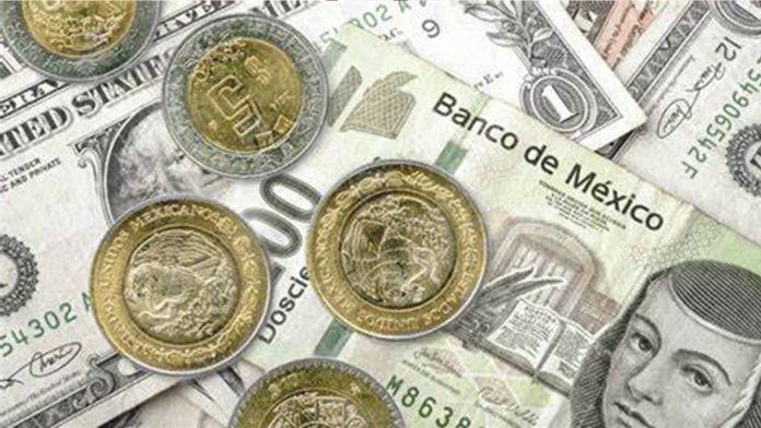 Dólar inicia su venta en 18.71 pesos en promedio