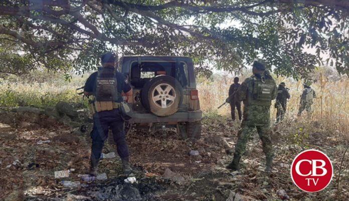 Sicarios abandonan auto en una terracería de Tuzantla