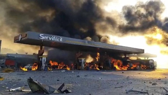Explota una pipa en gasolinera de Hidalgo