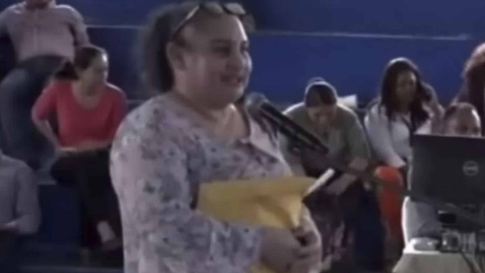 Profesora ganó plaza para dar clases de inglés aunque no tenía estudios del idioma