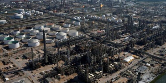 Reportan incendio ahora en la refinería Deer Park