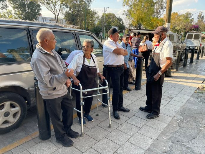 Comerciantes de la afueras del Zoo de Morelia denuncian presunto abuso de poder por parte del director