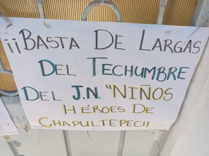 Madres exigen reconstrucción de techumbre en jardín de niños Héroes de Chapultepec