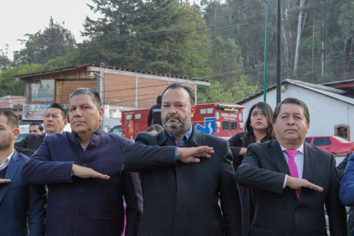 Celebra Julio Arreola aniversario de la Bandera de México