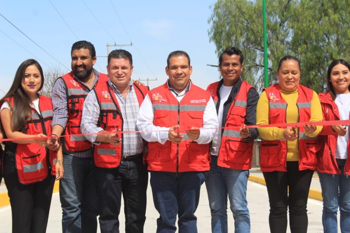 Inaugura Bladimir González el camino de Rancho Nuevo a Tarímbaro