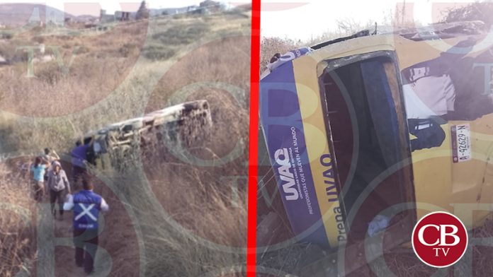 Volcadura de combi deja 10 heridos en Morelia