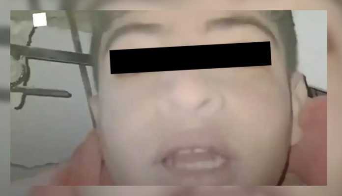 Video: Joven que se encuentra bajo los escombros pide ayuda