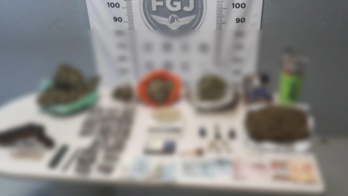 Fiscalía Regional de Nezahualcóyotl revienta narcotiendita en La Paz, Edomex