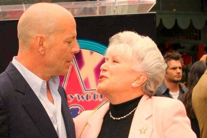 Madre de Bruce Willis no está segura si él todavía la reconoce