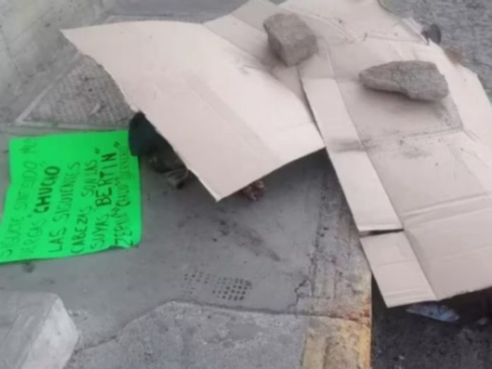 Decapitan a dos personas y abandonan sus cabezas afuera del penal de Chiconautla