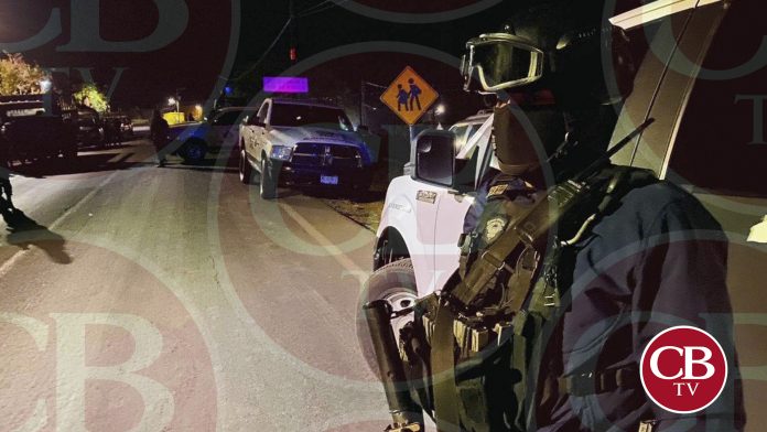 Un muerto y un herido, deja persecución afuera de PEMEX Uruapan
