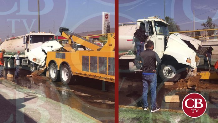 Choca pipa en Morelia y desperdician miles de litros de agua