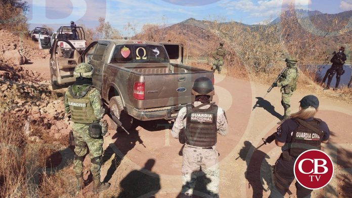 Sicarios abandonan camioneta al ver a los soldados