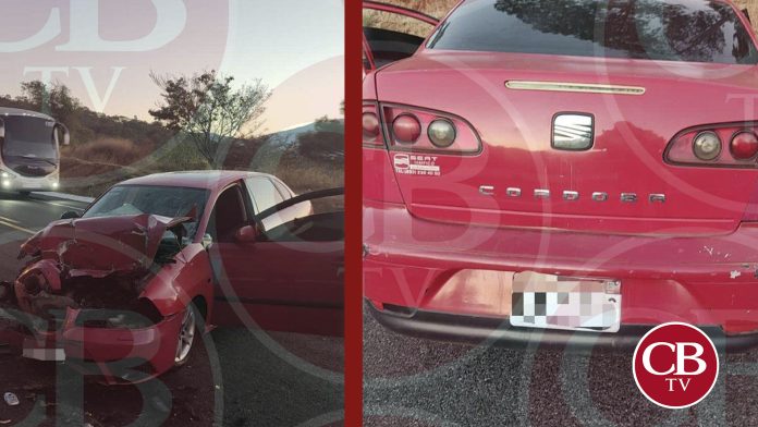 Se distrae y destruye su auto en la Siglo XXI