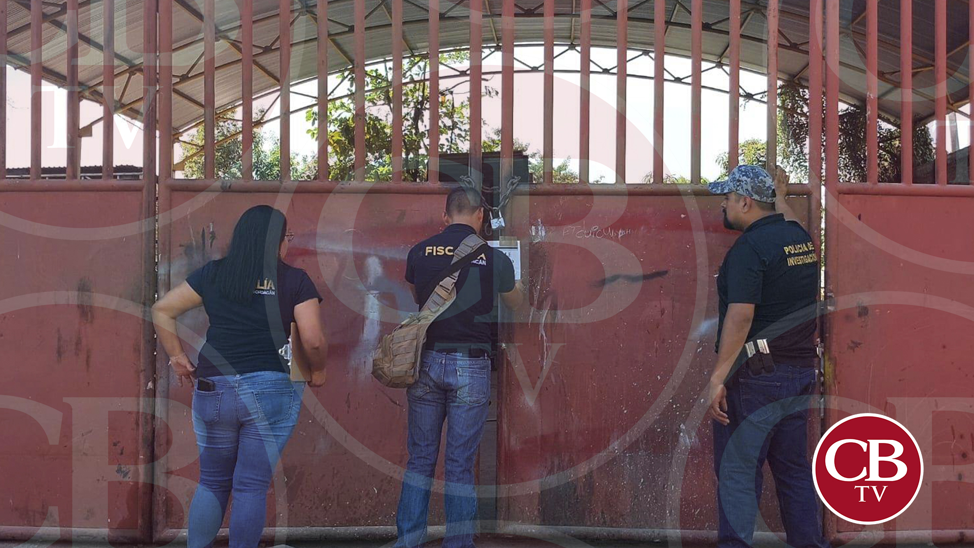 Revientan bodega y hallan vehículos robados en Apatzingán Revientan bodega y hallan vehículos robados en Apatzingán