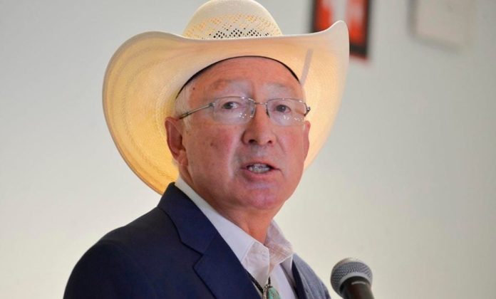 Ken Salazar presiona a México: les urge combatir al narco