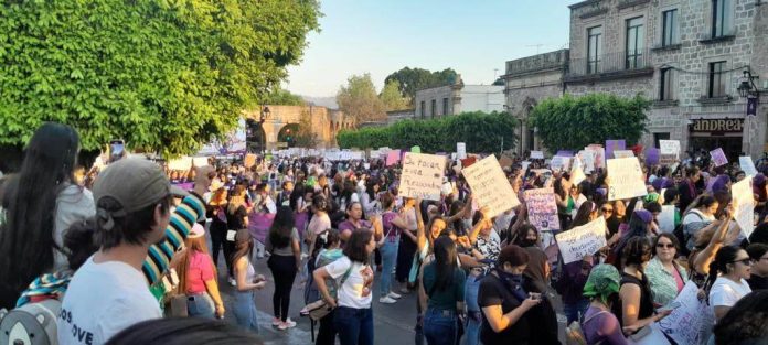 En Michoacán; 45% apenas alcanzan el salario mínimo en su trabajo