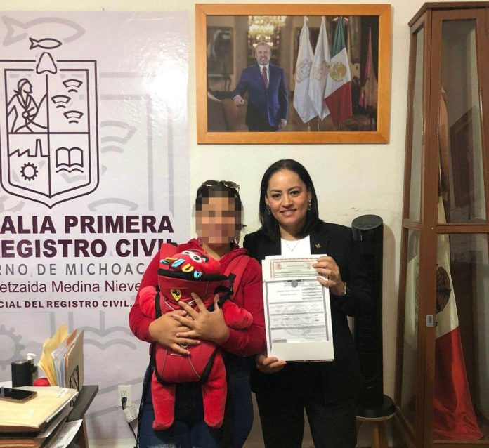 Realiza Segob registro de menor hijo de ciudadana venezolana